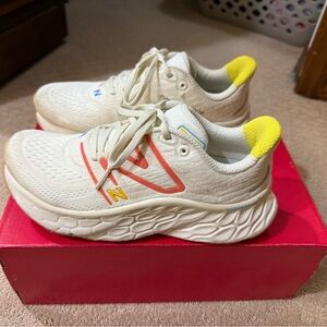 New Balance Women's Fresh Foam X More V4 Running Shoe - Size 6